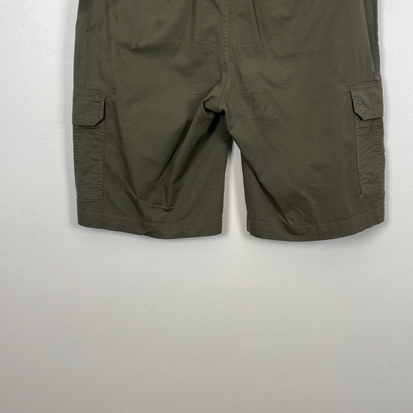 Akademiks Mens XL Cargo Shorts 8 Pockets Attached Front Belt Cotton Green Shorts - Picture 5 of 9